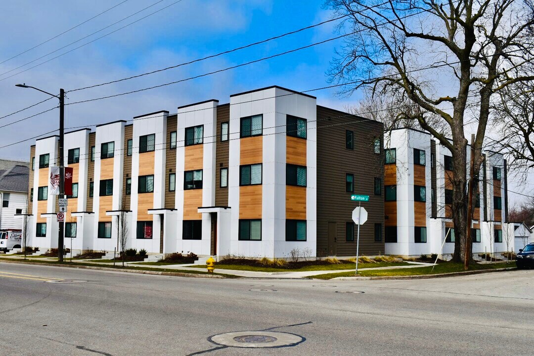 937 Fulton St W in Grand Rapids, MI - Building Photo