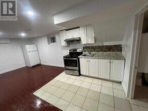 137 Janray Dr in Toronto, ON - Building Photo - Building Photo