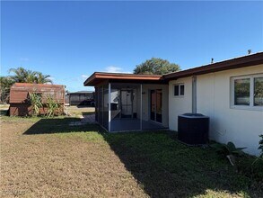 904 Hudson Ave in Lehigh Acres, FL - Building Photo - Building Photo