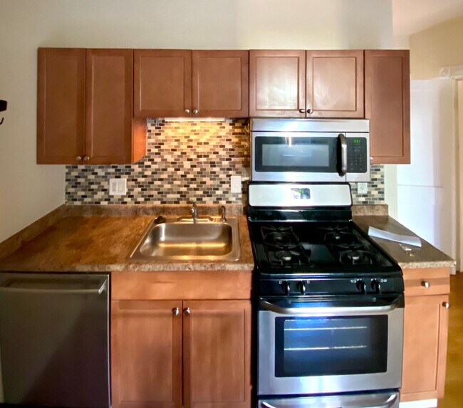 284 Chelsea St in Boston, MA - Building Photo - Building Photo