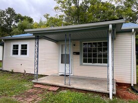 1095 W Main St in Forest City, NC - Building Photo