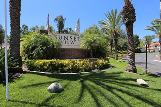 Sunset View in Oceanside, CA - Foto de edificio - Building Photo