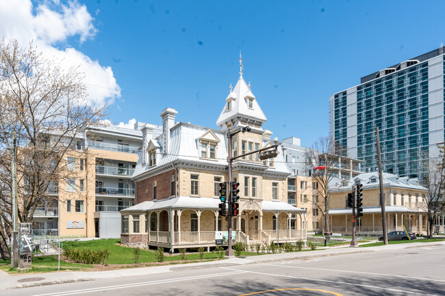 290 Sainte Foy Ch in Québec, QC - Building Photo - Building Photo