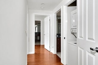 Corinth Luxury Investments LLC in Los Angeles, CA - Foto de edificio - Building Photo