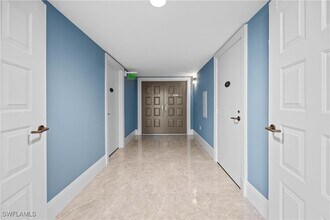 3991 Gulf Shore Blvd N in Naples, FL - Foto de edificio - Building Photo
