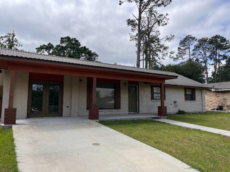 1130 Cook Dr in Deridder, LA - Building Photo