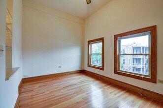 925 W Newport Ave in Chicago, IL - Foto de edificio - Building Photo