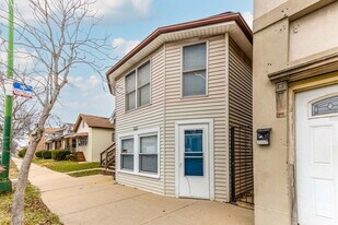 7408 W Addison St in Chicago, IL - Building Photo