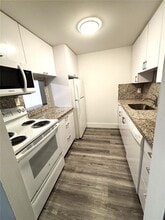 14321 N Kendall Dr in Miami, FL - Building Photo - Building Photo