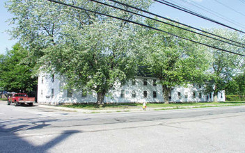 168-178 Main St in Northbridge, MA - Foto de edificio - Building Photo