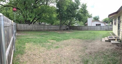 713 W 2nd St in Justin, TX - Building Photo - Building Photo