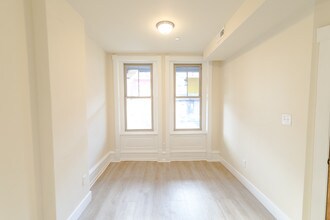 651 N 33rd St, Unit 2 in Philadelphia, PA - Building Photo - Building Photo