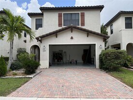 3299 W 96 Pl in Hialeah, FL - Building Photo