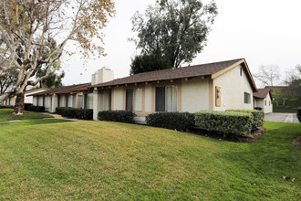 La Veta Vista in Orange, CA - Building Photo - Building Photo