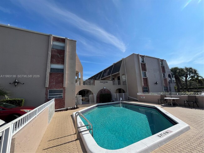 1100 SE 4th Ave in Deerfield Beach, FL - Building Photo - Building Photo