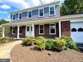 1213 Forestville Dr in Great Falls, VA - Building Photo - Building Photo