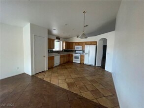 2014 Sandy Point Ct in North Las Vegas, NV - Building Photo - Building Photo