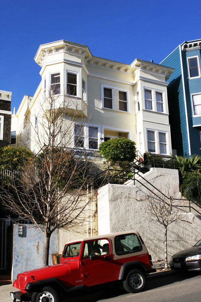 568-570 Greenwich St in San Francisco, CA - Building Photo - Building Photo