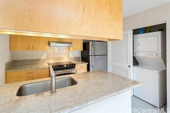 493 Mananai Pl in Honolulu, HI - Building Photo - Building Photo
