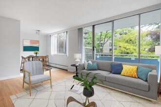 1160 Haro St in Vancouver, BC - Building Photo - Building Photo