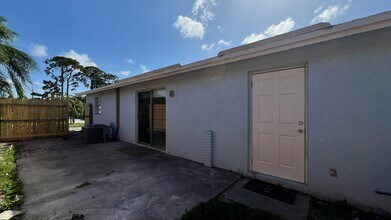 4915 Weymouth St, Unit Raquel in Greenacres, FL - Building Photo - Building Photo