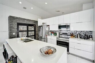 4955 SW 33rd Ave in Fort Lauderdale, FL - Foto de edificio - Building Photo