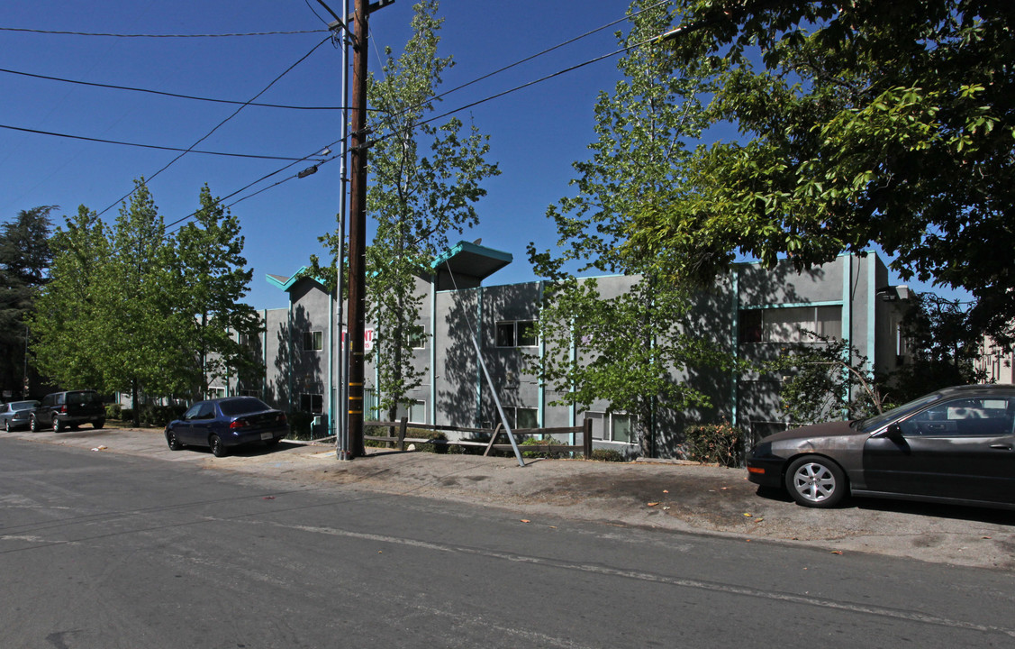 10023 Samoa Ave in Tujunga, CA - Foto de edificio