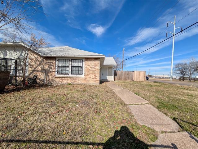 9575 Gonzales Dr in Dallas, TX - Building Photo