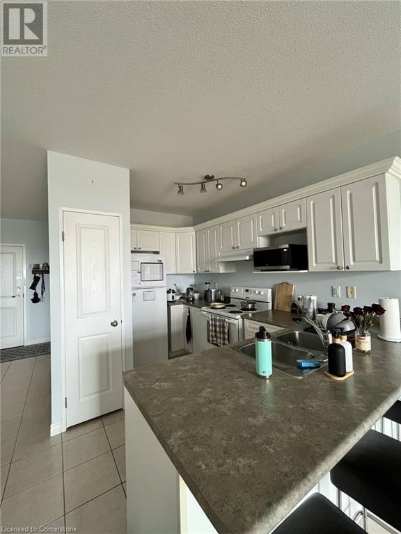 353 Commissioners Rd W in London, ON - Building Photo - Building Photo