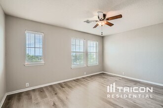 3827 Valencia Peak in San Antonio, TX - Building Photo - Building Photo