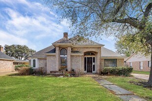 7223 Mission Ct Dr in Houston, TX - Building Photo