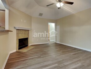 10062 Mill Hill Ave in Cordova, TN - Foto de edificio - Building Photo