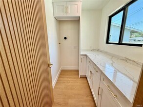 22130 Gault St in Los Angeles, CA - Building Photo - Building Photo