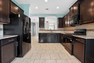 9011 Dusty Run Ln in San Antonio, TX - Building Photo - Building Photo