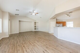 2351 S 155th Ln in Goodyear, AZ - Foto de edificio - Building Photo