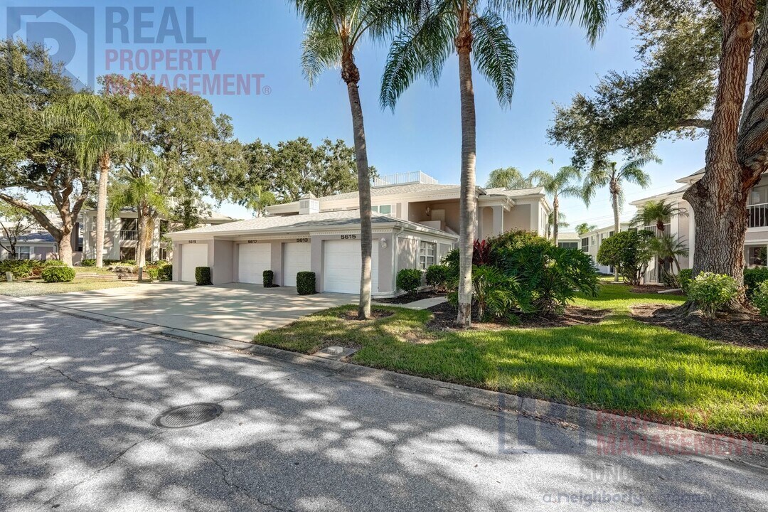 5613 Sheffield Greene Cir in Sarasota, FL - Building Photo