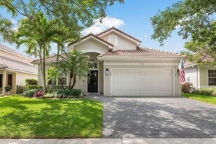 1050 Delray Lakes Dr in Delray Beach, FL - Building Photo