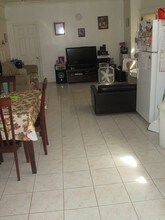 868 W 40th Pl in Los Angeles, CA - Foto de edificio - Building Photo