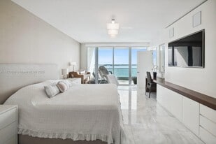 1331 Brickell Bay Dr, Unit 1907 in Miami, FL - Building Photo