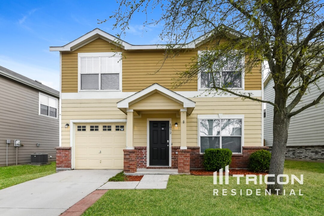 1872 Wickham Dr in Burleson, TX - Building Photo