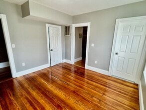 33 Adamson St, Unit 1 in Boston, MA - Foto de edificio - Building Photo