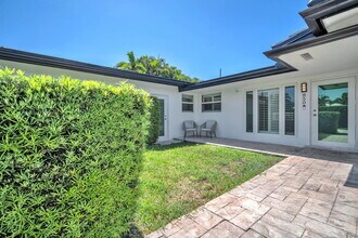 850 W Camino Real in Boca Raton, FL - Building Photo - Building Photo