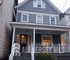 97 Easton Ave in New Brunswick, NJ - Building Photo
