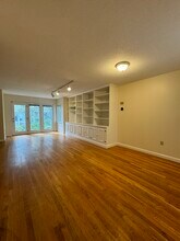 24 Alton Pl, Unit 24B in Brookline, MA - Building Photo - Building Photo