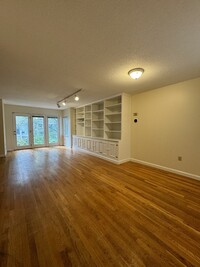 24 Alton Pl, Unit 24B in Brookline, MA - Foto de edificio - Building Photo