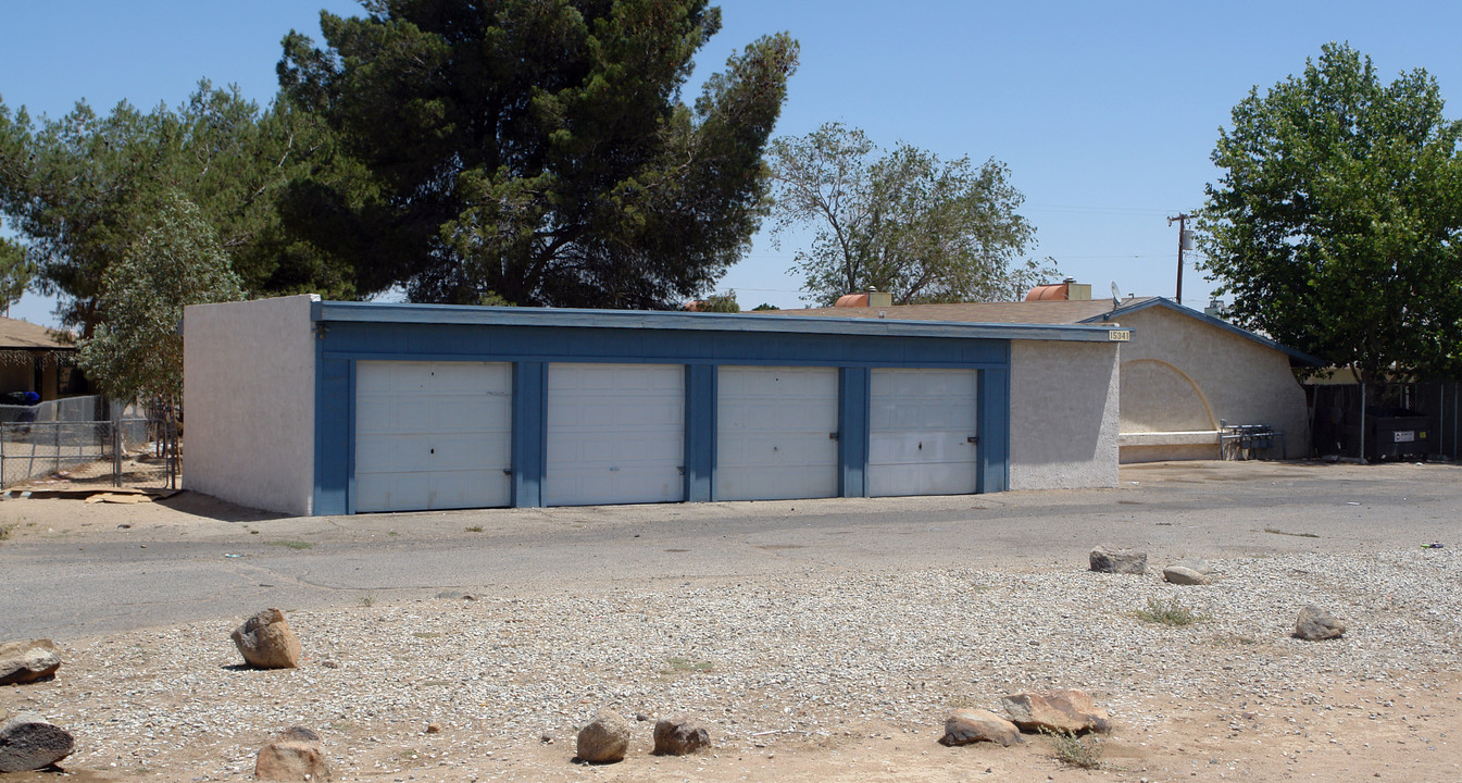 15341 Broken Bow Rd in Apple Valley, CA - Building Photo