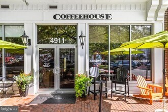 4951 Brenman Park Dr in Alexandria, VA - Building Photo - Building Photo