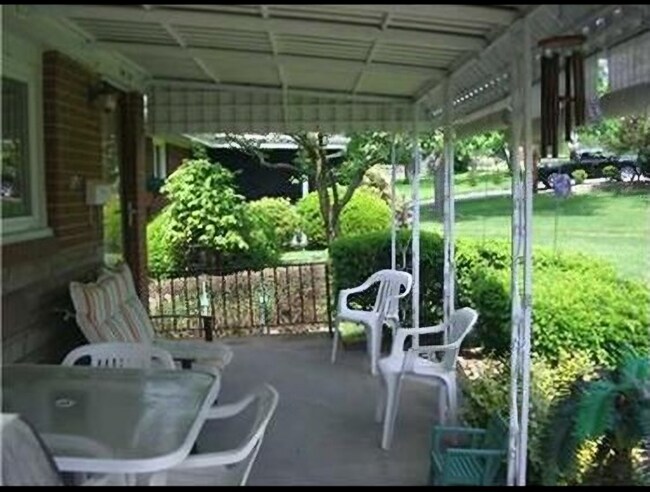 1606 Greentree Rd in Pittsburgh, PA - Foto de edificio - Building Photo