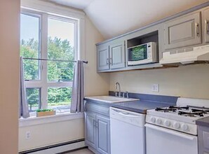 47 Puckerbrush Rd, Unit Apartment in Campton, NH - Foto de edificio - Building Photo