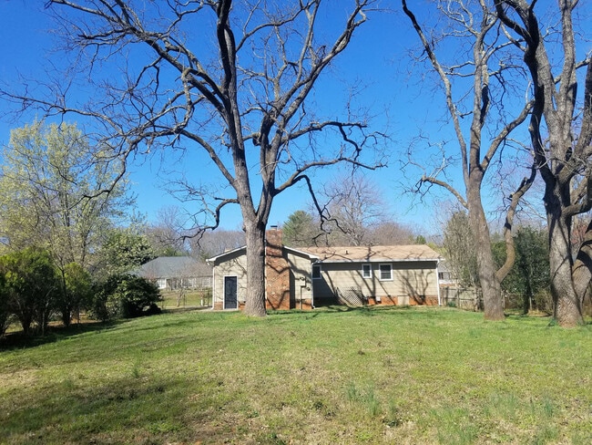 810 Duckview Ct in Winston-Salem, NC - Building Photo - Building Photo